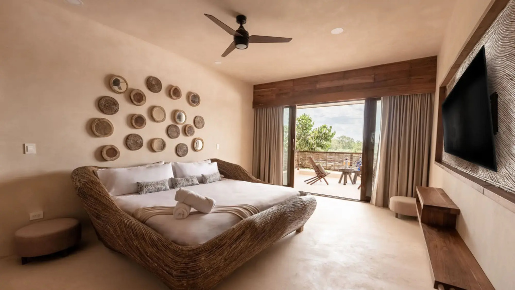 Roof Top Double Suite (full double bed)