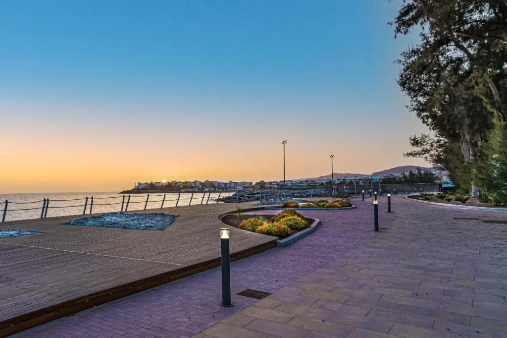Beach & Waterfront