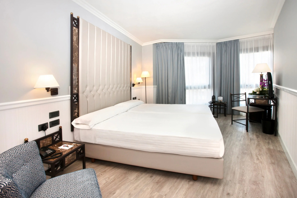 Executive Double room (full double bed)