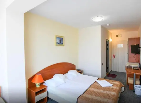 Double room (full double bed)