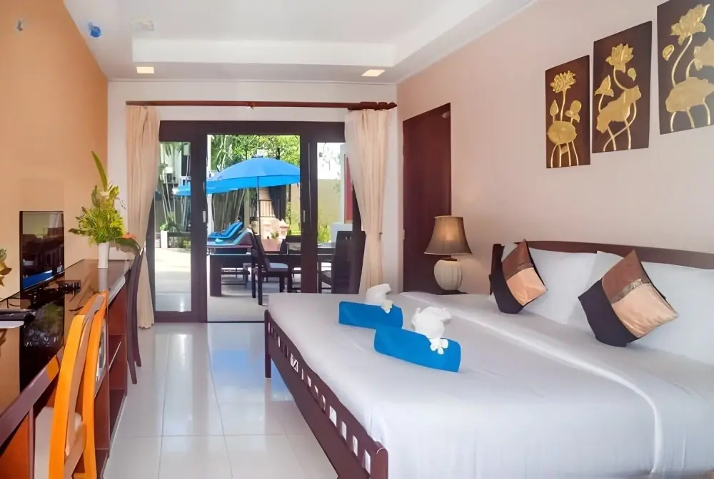 Deluxe Double room with pool view (full double bed)