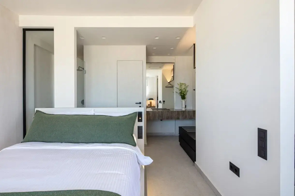 Deluxe with outdoor Jacuzzi Suite