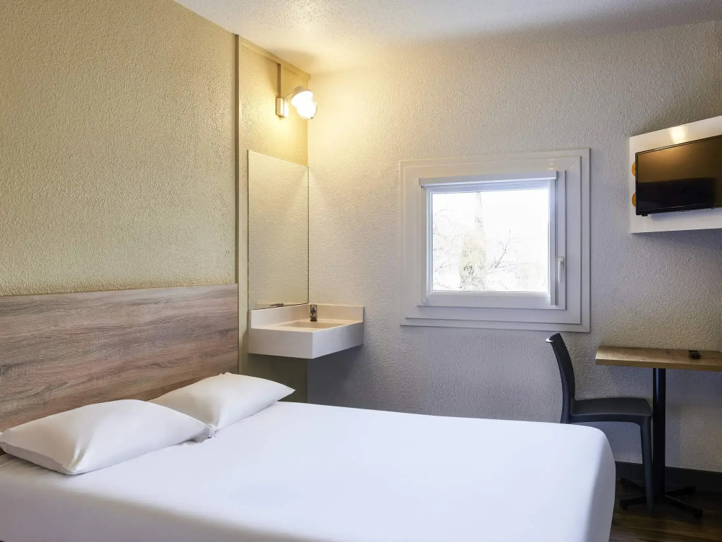 Tandem Double room (full double bed)