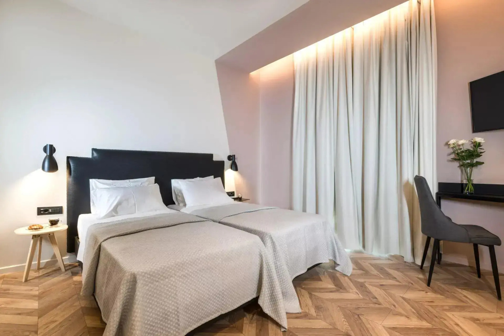 Executive Double room (full double bed)