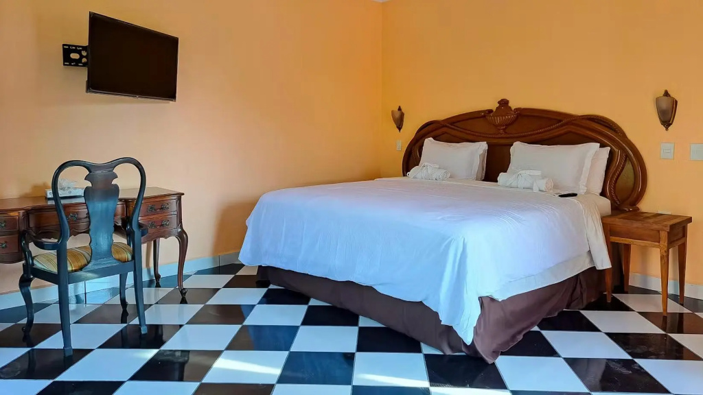 Amelia Deluxe Double room (full double bed)
