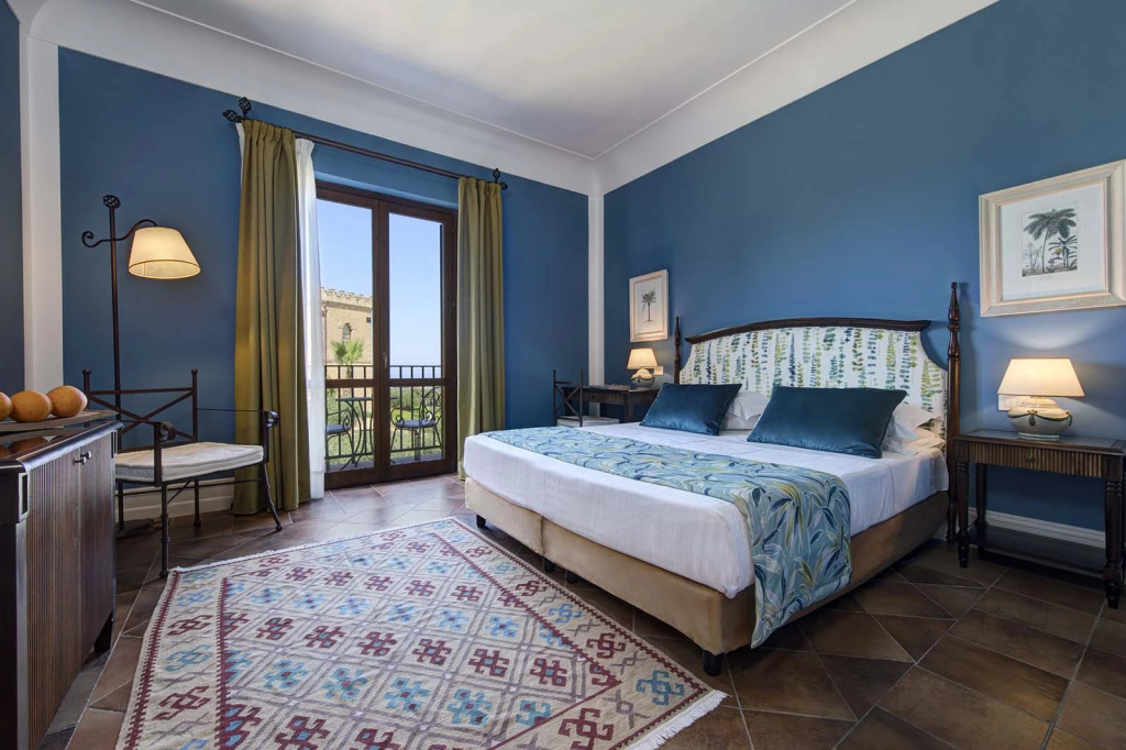 Deluxe Double room with balcony and with Sea and Island View (full double bed)
