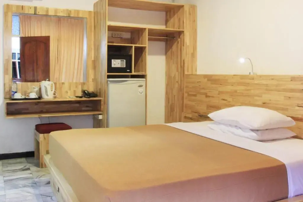 Deluxe Double room with pool view (full double bed)