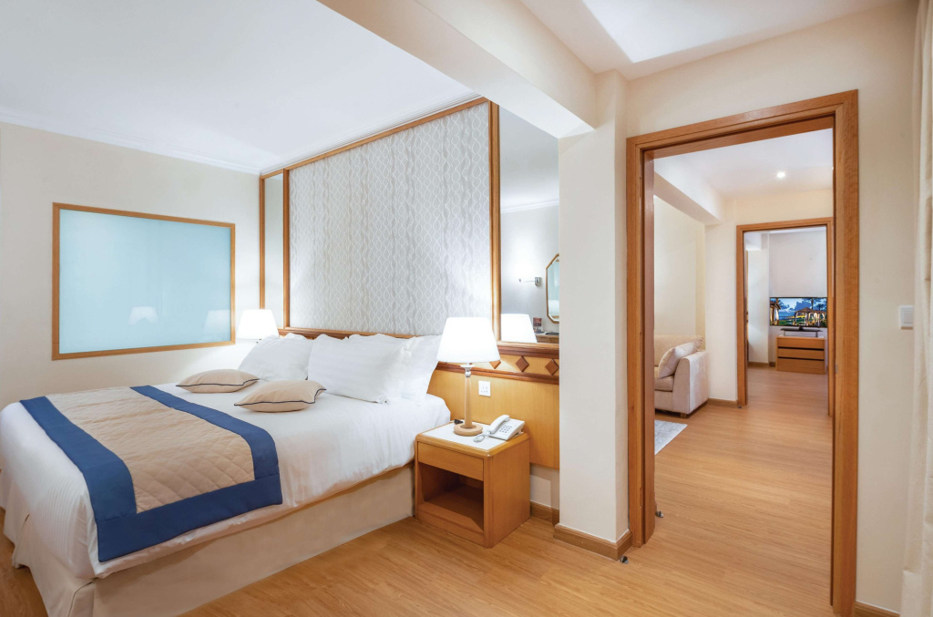 Constantinou Bros Athena Beach Hotel - Chambres