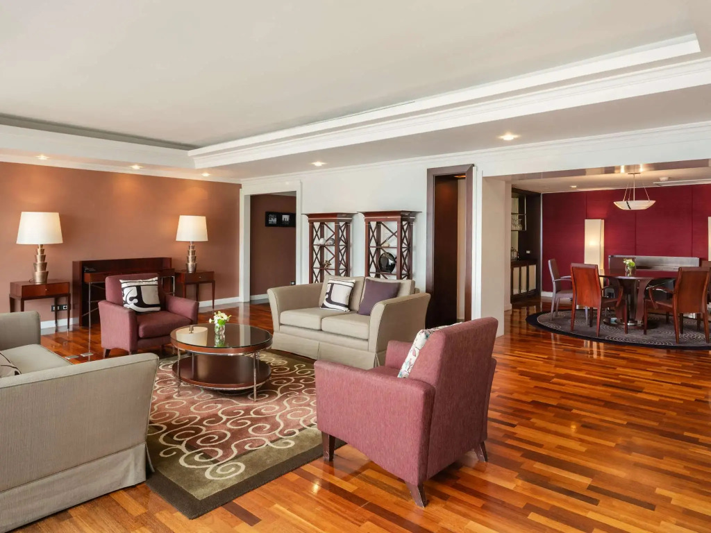 Двухместный люкс Presidential двуспальная кровать в Pullman Bangkok Hotel G