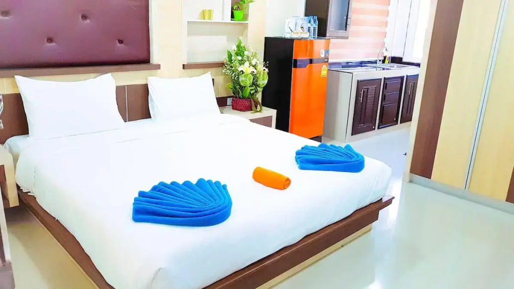 Deluxe Double Suite (full double bed)