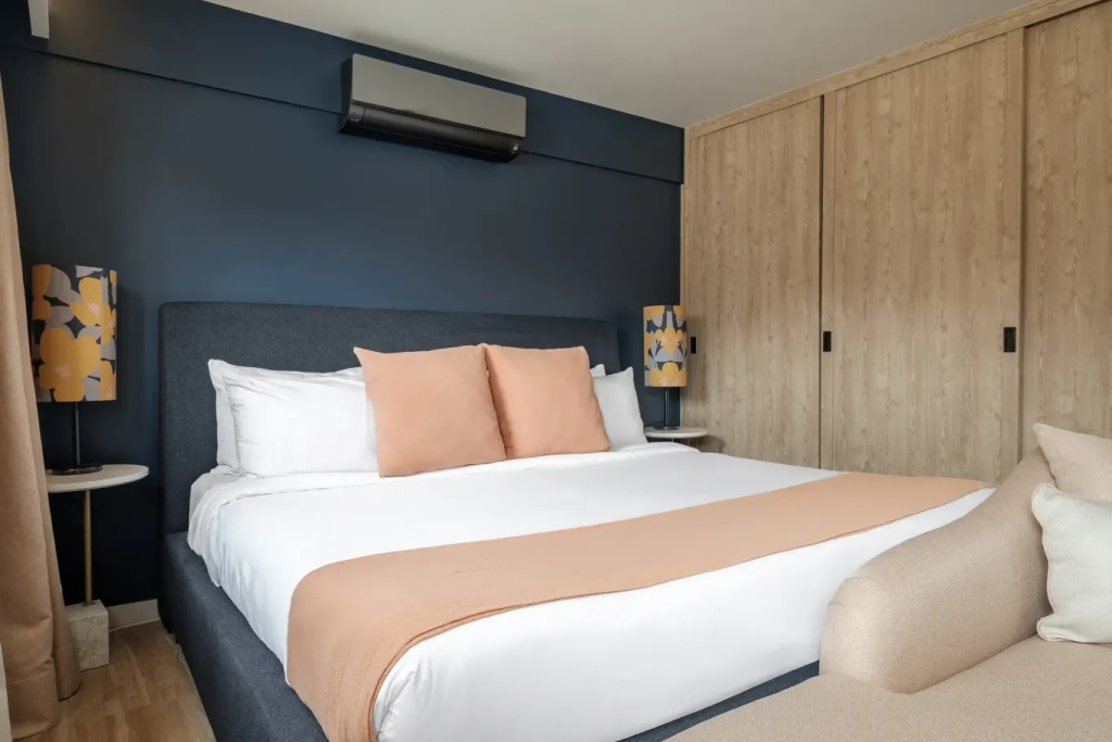 Deluxe With Desk Double Suite (full double bed)