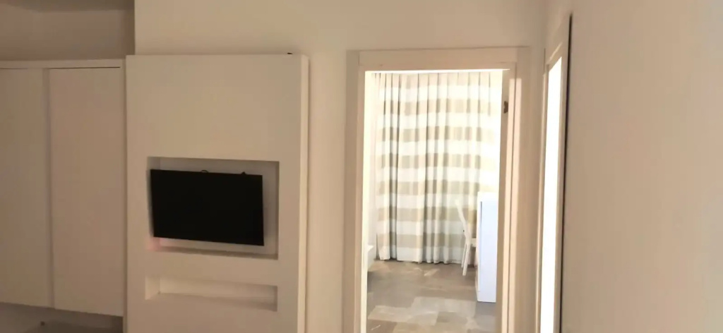 Large Double room with sea view (full double bed)