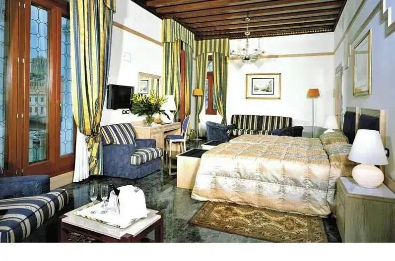 Grand Gonzaga Suite with canal view