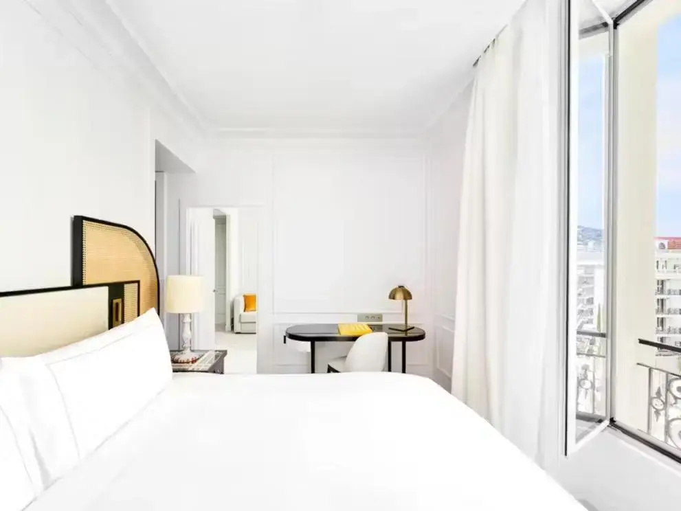 1 Bedroom Double Suite with garden view (full double bed)