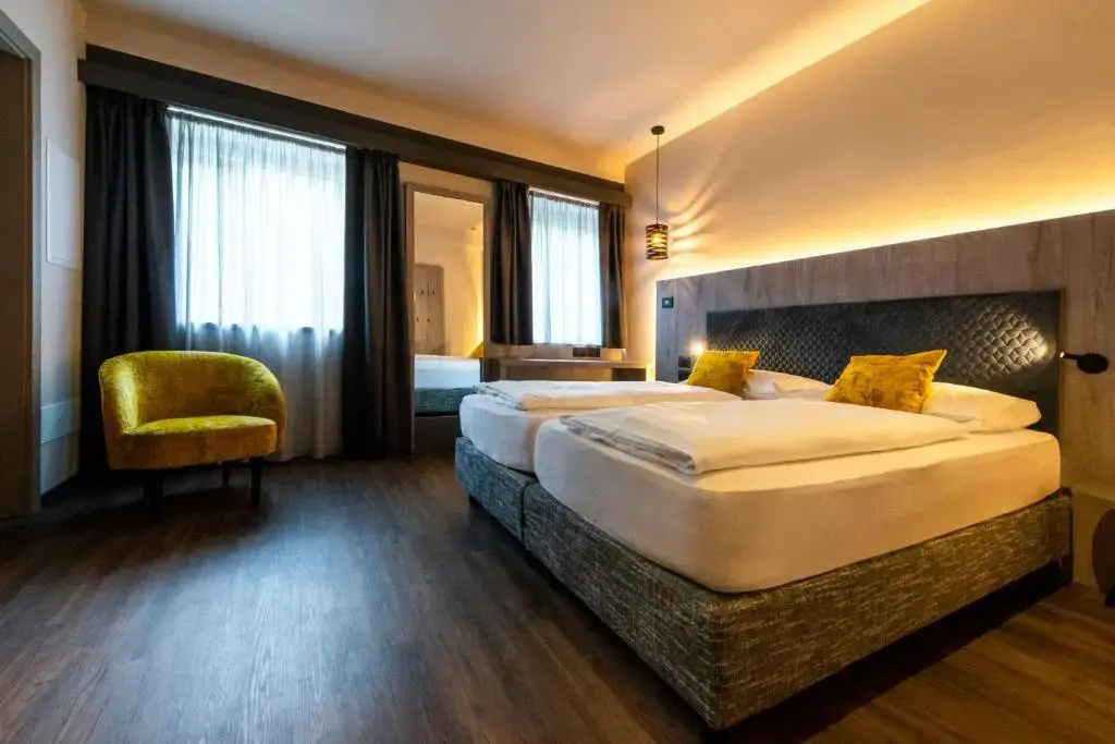 Small Double room (twin beds)