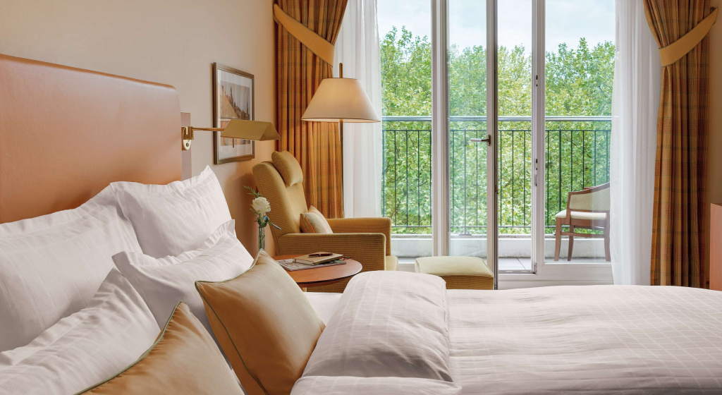 Park South Double room (full double bed)