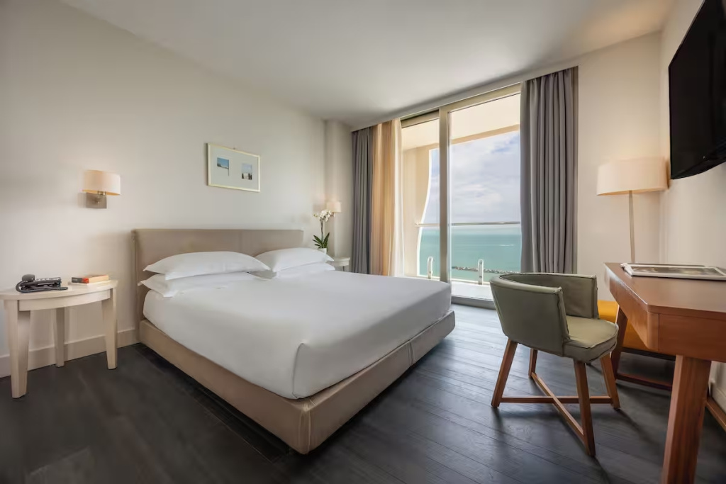 Gatsby Superior Double Suite (full double bed)