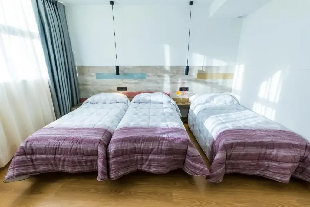 Triple room