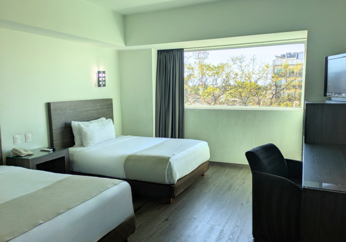 Double room with street view (twin beds)