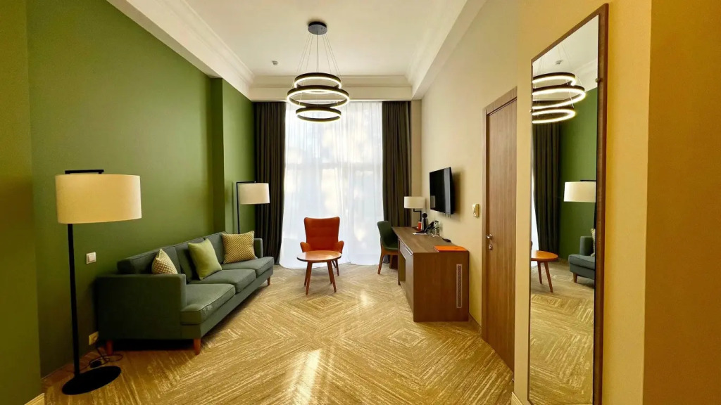 Сюит с видом на Гагру и море с балконом в Garden Resort
