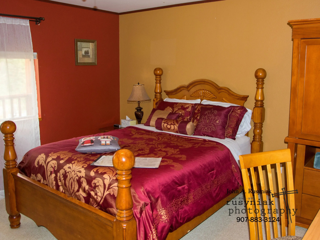 Snowberry Double room (full double bed)