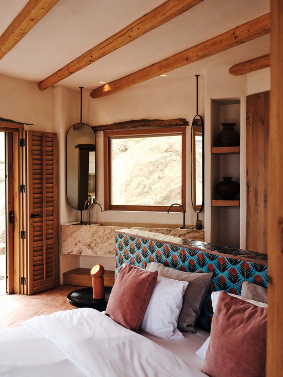 Honeymoon Double Suite with sea view (full double bed)