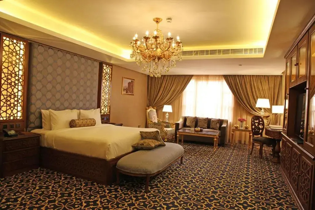 Deluxe Double Suite (full double bed)