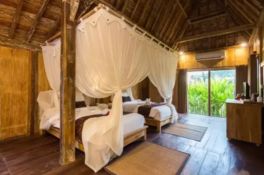 Wooden Joglo Double Villa (twin beds)
