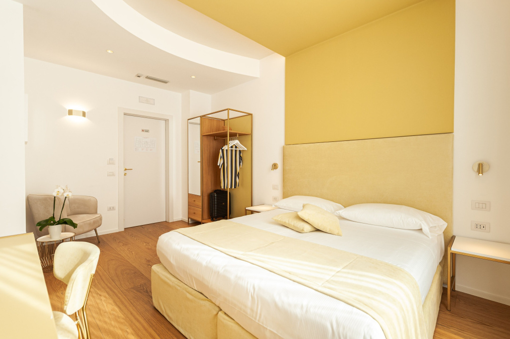 Standard Double room with partial sea view (full double bed)