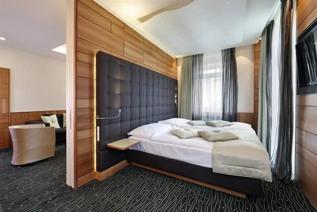 Double Junior Suite with balcony (full double bed)