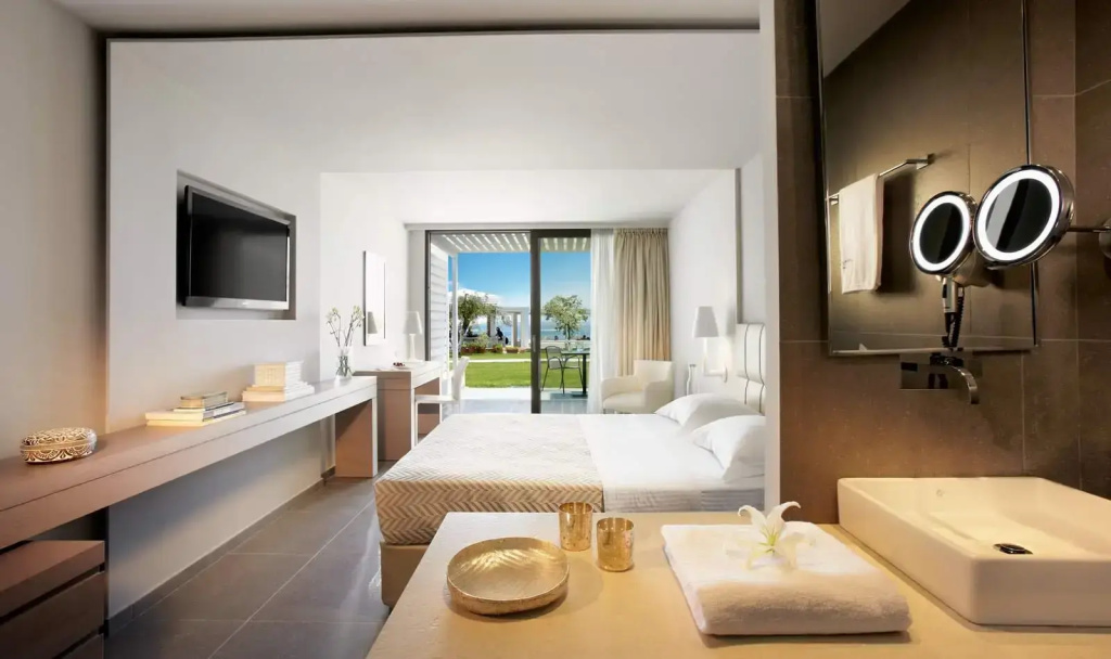 Deluxe Double room (full double bed)