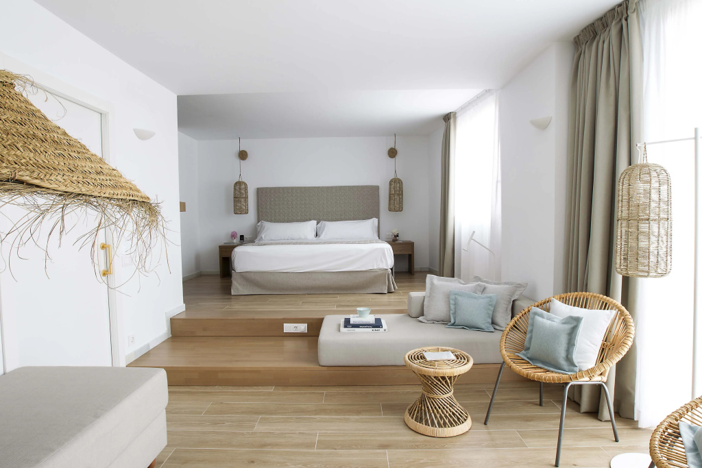 Double May Family room (full double bed)