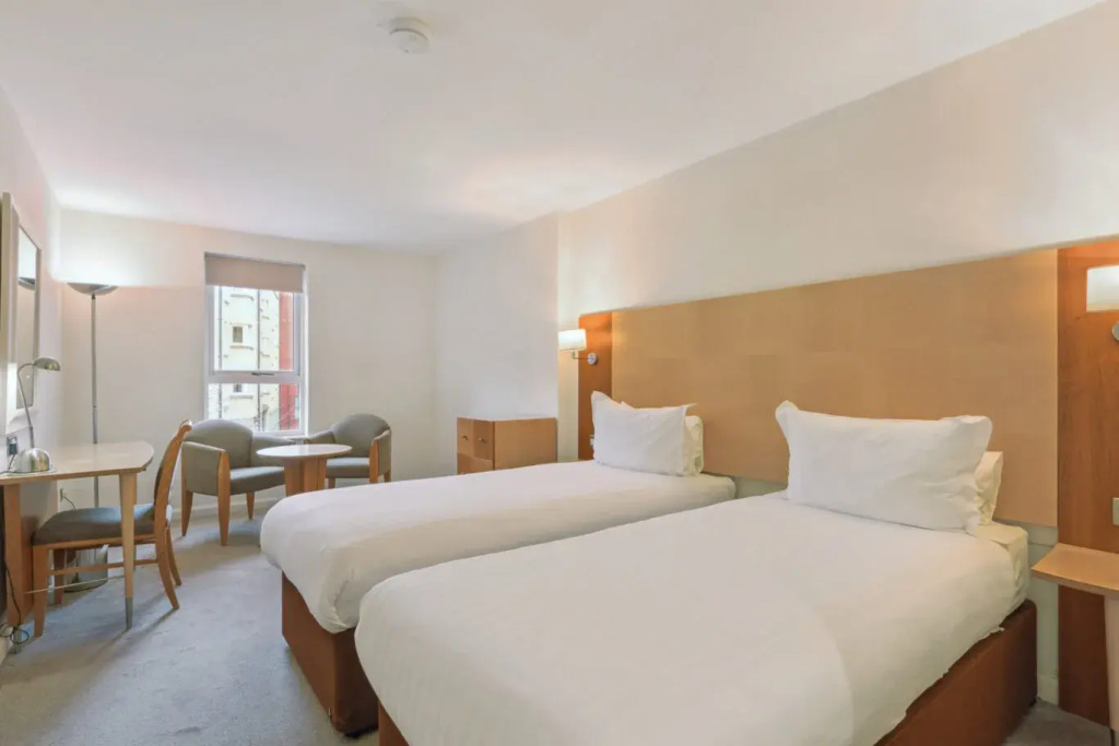 Holyrood Aparthotel - Chambres