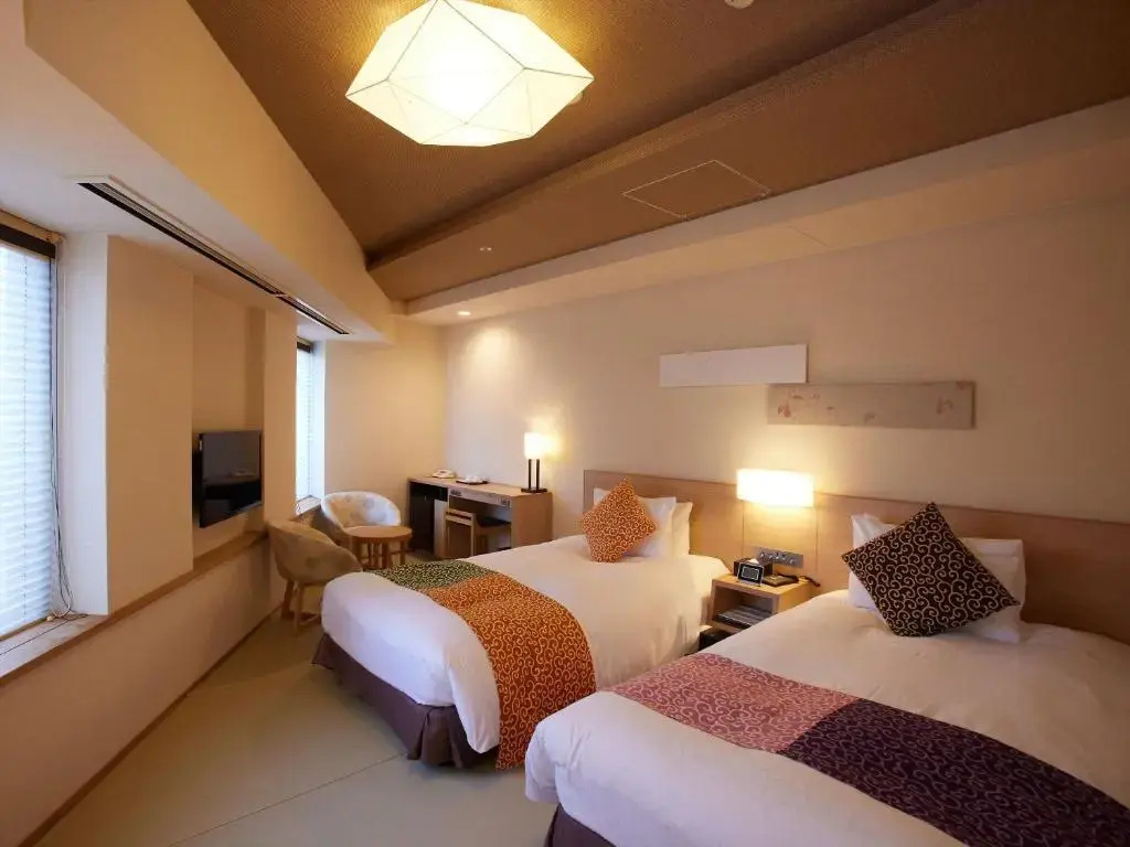 Corner Double room (twin beds)