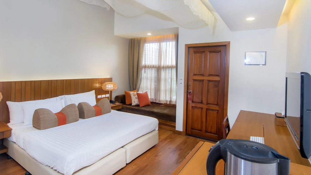 Двухместный номер с видом на сад двуспальная кровать в Marina Phuket Resort