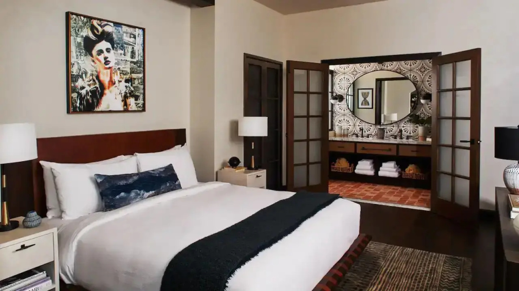 Casablanca Double Suite full double bed