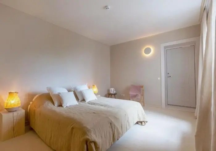 Double room (full double bed)