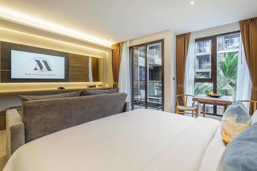 Двухместный номер Deluxe с видом на бассейн двуспальная кровать в The Marin Phuket