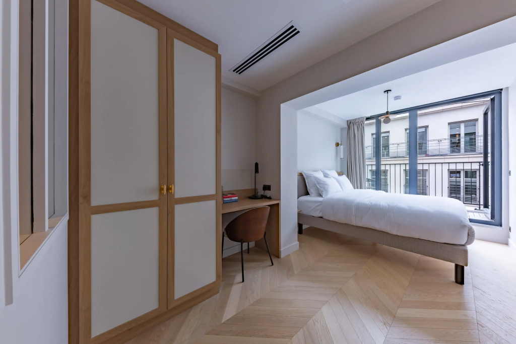 1 Bedroom Double Opera Apartment with balcony (full double bed)
