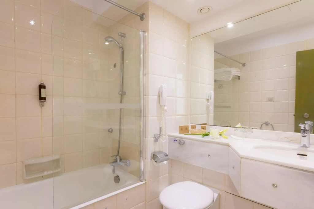 The Golden Coast Beach Hotel - Chambres