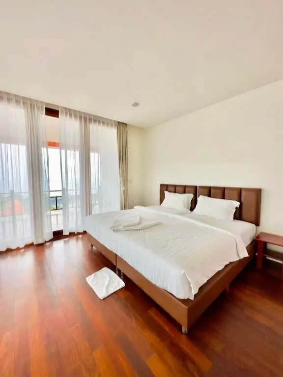 Deluxe Double room with pool view (full double bed)