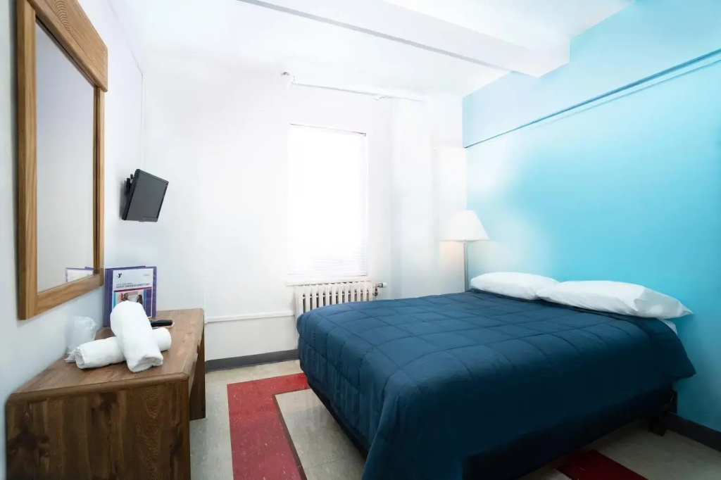 Double room (full double bed)