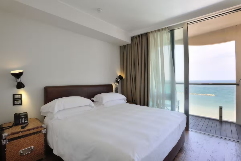 Double Junior Suite (full double bed)
