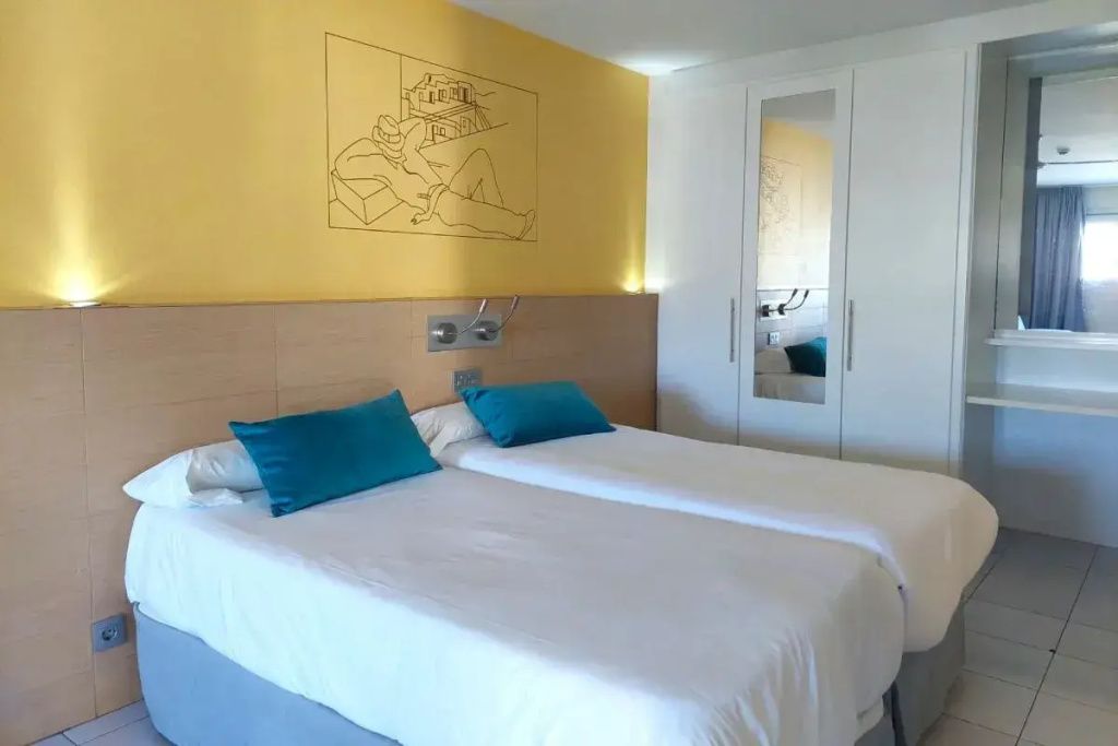 2 Bedrooms Premium Apartment with balcony and with sea view