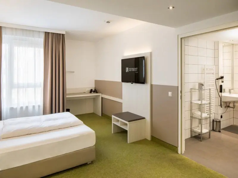 Accessible Double room (full double bed) (handicap accessible)