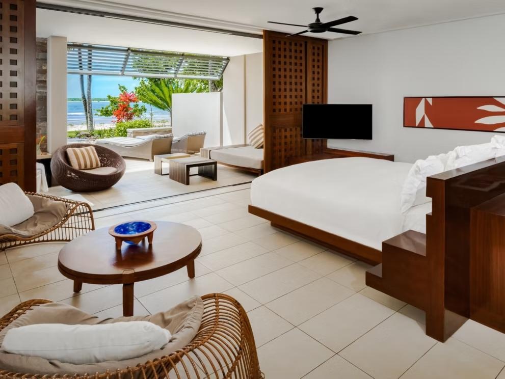 Double room with balcony and beachfront