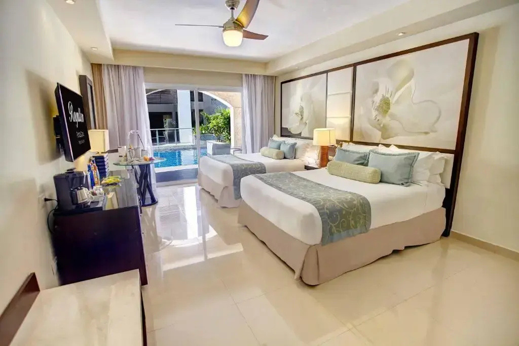 Luxury Diamond Club Swim Out Double room (twin beds)