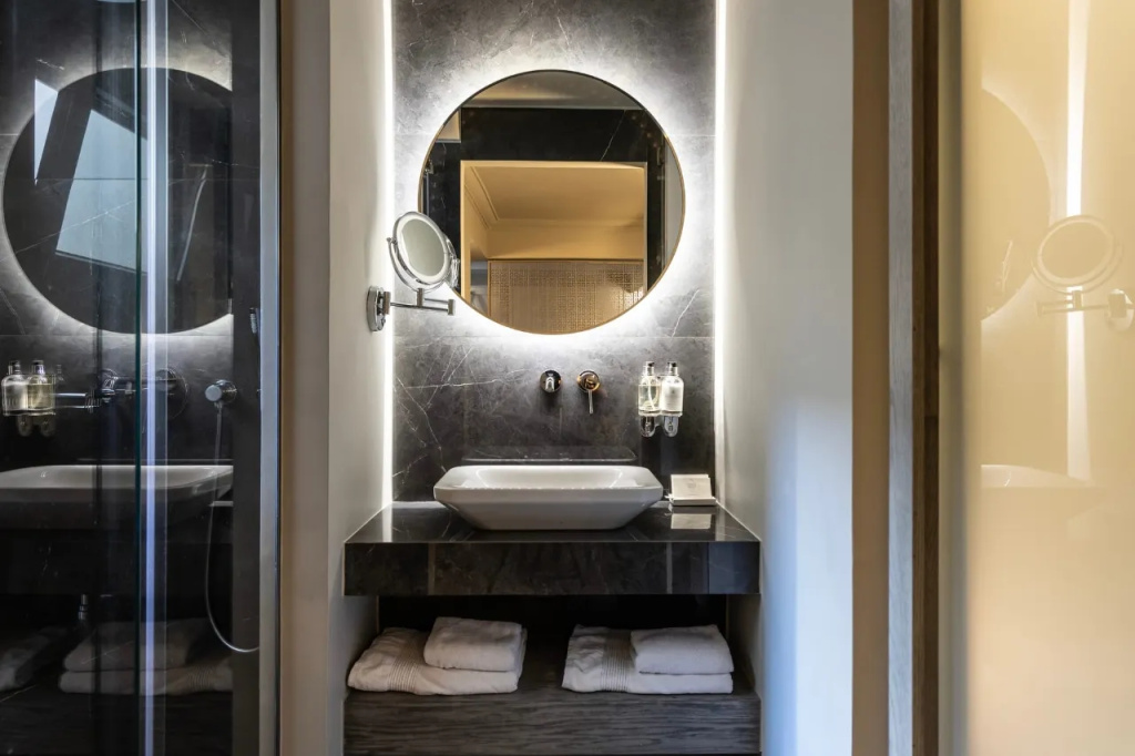 Double Junior Suite (full double bed)
