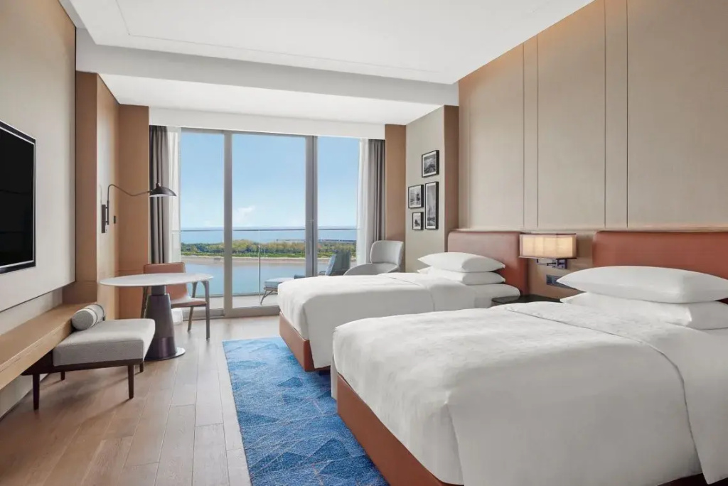 Executive Club Lounge Access Double room with balcony and with ocean view (full double bed)