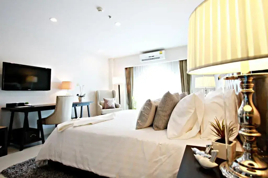 Cabana Double room with pool view (full double bed)